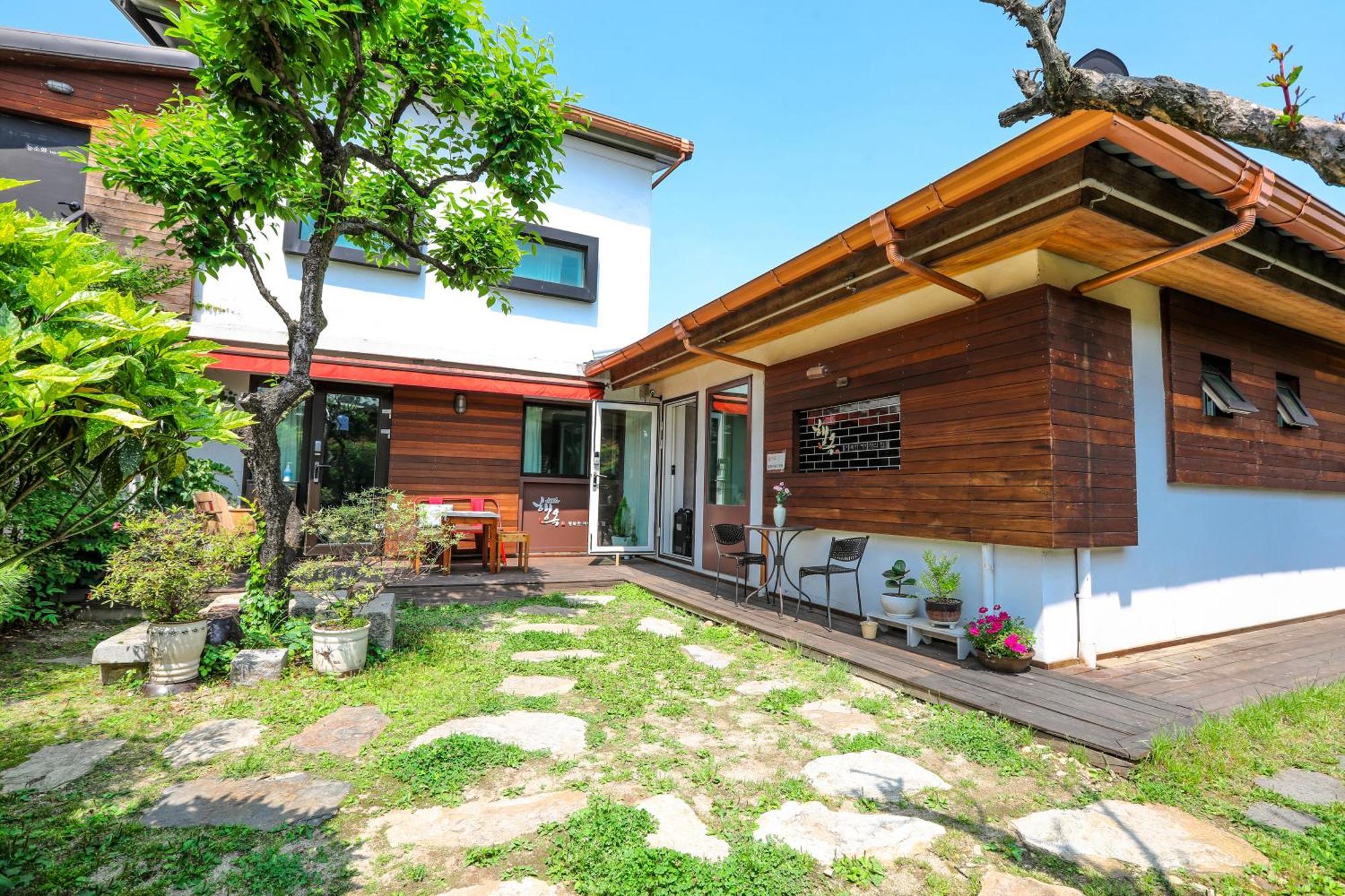 Haengok Guesthouse จอนจู ภายนอก รูปภาพ